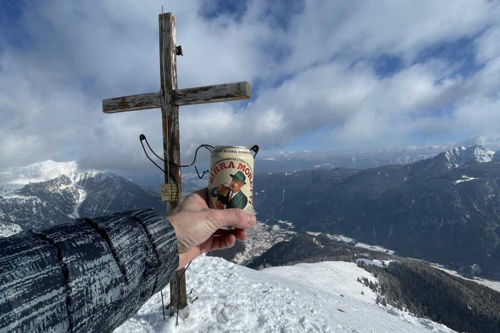 Panorama invernale della Val di Sole con le piste innevate